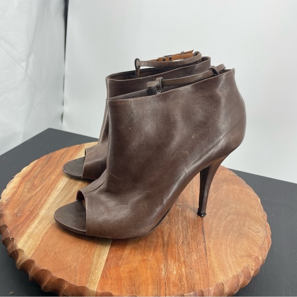 Givenchy brown leather T-bar heel booties Sz 40 peep toe - Picture 3 of 11